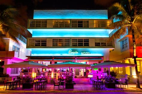 Penguin hotel - Penguin Hotel is a 43-room, fully renovated Late Art Deco hotel on the quiet part of Ocean Drive across from the beach. All rooms provide a mix of comfort, efficiency and style.